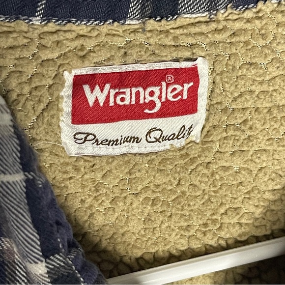 Wrangler Sherpa Lined Flannel Shirt Jacket Size Large Blue Plaid Workwear Chore - Picture 7 of 9